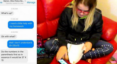 Policajt pomohol školáčke s domácou úlohou a pomýlil sa aj on