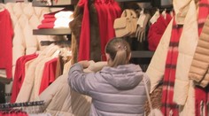 Každý rok kupujeme viac a viac oblečenia. Rastú aj kopy na skládkach, čaká sa na jednu zmenu