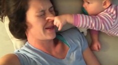 Mama! Nespi, keď ja som hore