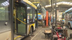 Nepomohli ani cez noc zapnuté autobusy. Na východe Slovenska hlásia „kalamitu mrazov“