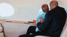 Modelka zverejnila fotku synčeka s manželom. Na tomto mieste by ste ich nečakali