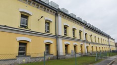 V cele surovo napadol svojho spoluväzňa. Na slobodu sa mal dostať o rok, teraz mu hrozí 20 rokov