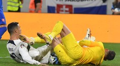 Pri nepríjemnom strete s Ronaldom sa v duchu modlil. Dúbravka prehovoril, ako vnímal zápas s Portugalskom