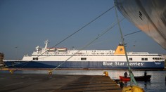 Na ostrovoch v Grécku uviazli tisícky turistov. Nepremávajú trajekty