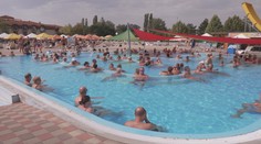 Podnikatelia počítajú obrovské straty. Po týždňoch zatvorených prevádzok sa na kúpalisko vo Vadaši vrátil život