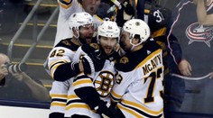 VIDEO-NHL: Boston vyhral v Columbuse a vyrovnal sériu na 2:2. Halák opäť nechytal