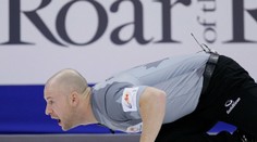 VIDEO: Na mol opití curleri lámali metly a hrubo nadávali, museli ich vylúčiť z turnaja