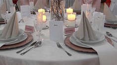 Tipy, ako si môžete vyzdobiť vianočný stôl