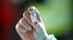 Účinnosť vakcíny Pfizer klesá rýchlejšie ako od AstraZenecy, ukázala štúdia