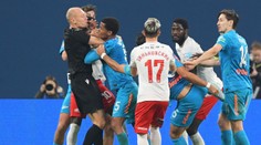 VIDEO: Hromadná futbalová bitka v Rusku priniesla až šesť vylúčení. Zapojený bol aj rozhodca