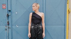 Emma Drobná a jej dokonalý letný hit. V luxusnom fáre s týmito fešákmi