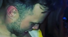 To muselo bolieť. Olly Murs si dal štipec na chúlostivé miesto