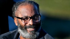 Vo väzení strávil 43 rokov za vraždy, ktoré nespáchal. Vypočujte si jeho prvé slová na slobode