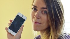 Dostala nový mobil. Zostala v nemom úžase, čo v ňom našla