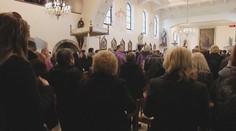 Obete z havarovaného autobusu pochovávali až v dvoch obciach