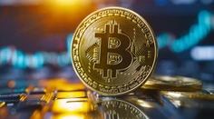 Bitcoin zaznamenal svoje historické maximum. Kryptomena prekročila hranicu 100 000 amerických dolárov