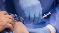 Ďalší škandál okolo očkovania: Vládni predstavitelia dostali vakcínu prednostne