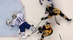 Budaj zažil premiéru v drese Tampy, Tatar zachránil pre Detroit bod