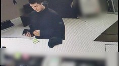 Nové fotky mladíka, ktorý dobodal ženu. Môže mať psychické problémy a konať nevyspytateľne