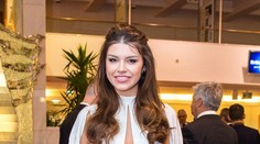 Karolíne Chomistekovej sa len ťažko pozeralo do očí: Výstrih až po pupok