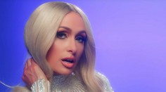 Paris Hilton znova spieva. Nič horšie ste už dlho nepočuli