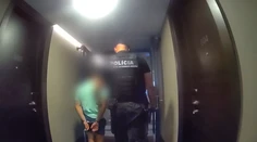 VIDEO: V bratislavskom hoteli sa pohyboval muž so zbraňou. Nešlo však o tradičnú pištoľ