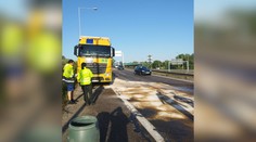 Z nákladiaku unikali prevádzkové kvapaliny. Na úseku D2 platili obmedzenia