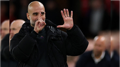 VIDEO: Ráno dostaneš vyhadzov, kričali fanúšikovia Liverpoolu. Guardiola pobavil teatrálnym gestom