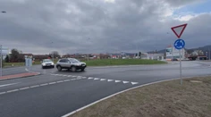 Vyzerajú komplikovane, no dopravu zjednodušujú. Znalec ukázal, ako jazdiť na rôznych kruhových objazdoch