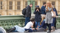 Fotografia moslimky po útoku v Londýne nahnevala ľudí. Jej autor všetko vysvetlil