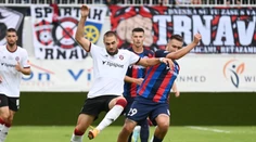 VIDEO: Zlaté Moravce bleskurýchlo využili vylúčenie Trnavy. Bod zabezpečil sviatočný strelec
