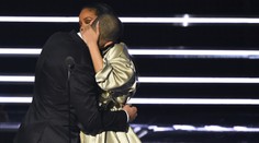 Romantické vyznanie v priamom prenose. Z týchto slov sa Rihanna červenala