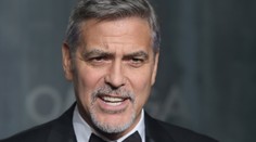 Vytočený George Clooney. Toto vyjde francúzsky magazín poriadne draho