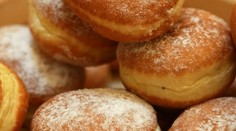 Nejedzte keksíky, tukové pečivo, či polevy. Ohrozujete si zdravie