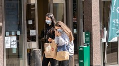 Ďalšie zmeny v opatreniach: Uvoľnia sa pravidlá nosenia respirátorov a zjednoduší sa návrat zo zahraničia