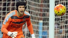 Čech vyrovnal vo víťaznom zápase rekord