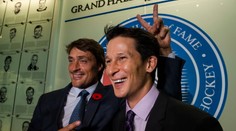 Sieň slávy NHL je bohatšia o sedem mien, je medzi nimi aj Selanne, Kariya či Recchi