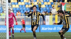 VIDEO: Pravnuk Benita Mussoliniho rozhodol zápas druhej talianskej ligy. Fanúšikovia oslavovali škandalóznym spôsobom