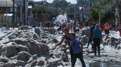 Príroda sa zbláznila: Teploty 30 stupňov a silné krupobitie pokrylo ľadom mesto v Mexiku