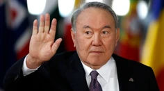 Nazarbajev opustil Kazachstan. V oficiálnych vyhláseniach už neuvádzajú hlavné mesto ako Nur-sultan