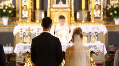 Pandémia rekordne znížila počty sobášov. Vek snúbencov je čoraz vyšší, ženil sa aj 90-ročný muž