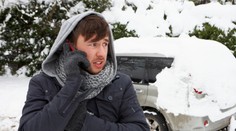 Neštartuje? Čo robiť, ak vás auto v zime zradí