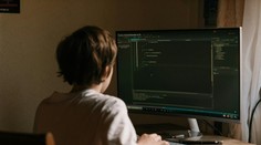 Polícia vyšetruje 12-ročného chlapca, ktorý sa vyhrážal na sociálnej sieti