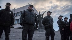 Zbraň na protesty nepatrí. Teraz to už vie aj muž, ktorý prišiel na pochod v Bratislave