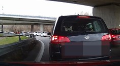 Takto vznikajú kolóny: Vodiči sa nevedia radiť, jeden pruh zostáva prázdny