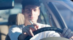 Talianom hrozí za fajčenie v aute s dieťaťom a tehotnou ženou mastná pokuta