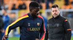 V Serii A sa trestalo za rasizmus. Umtiti opúšťal ihrisko v slzách