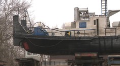 Remorkér plný nafty, ktorý sa potopil v Bratislave, ako zázrakom nespôsobil katastrofu