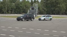 Unikajúce auto zastavia cez tablet: V Česku testujú jedinečný systém. Do budúcna by mohol slúžiť aj našim policajtom