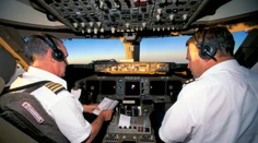 Všimli ste si, že piloti takmer nikdy nemajú dlhú bradu? Dôvod súvisí s bezpečnosťou